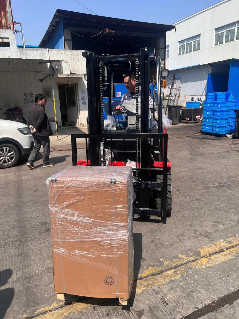 杭叉2噸電動冷庫用車 精工品質，助力冷鏈倉儲高效運轉